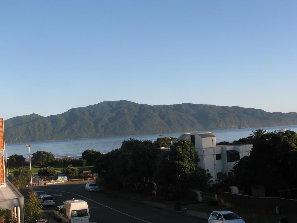 Top Floor Bed And Breakfast Paraparaumu Room photo